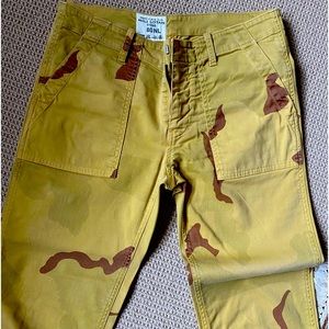 Nili Lotan Jenna Camoflauge cotton blend pants. In mustard and brown tones.